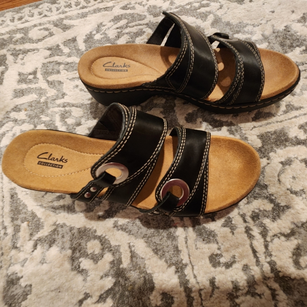 Clarks size 7 (but are so big they're 7.5's) black sandals, wedge style